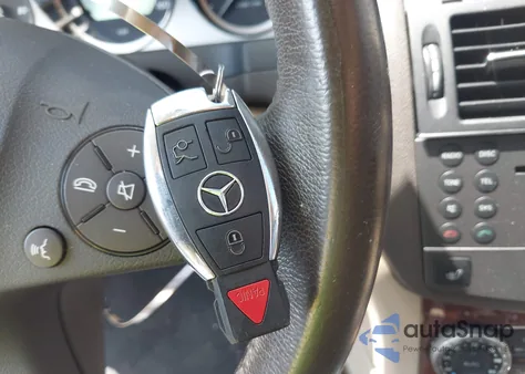 2011 Mercedes-Benz C 300 Luxury 4Matic/Sport 4Matic из США, поврежденный, VIN WDDGF8BB9BR178794